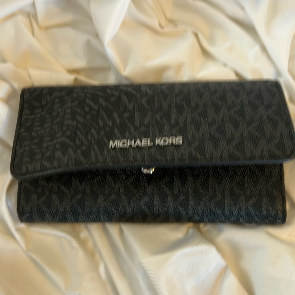 Black Michael kors tri fold wallet. Never used